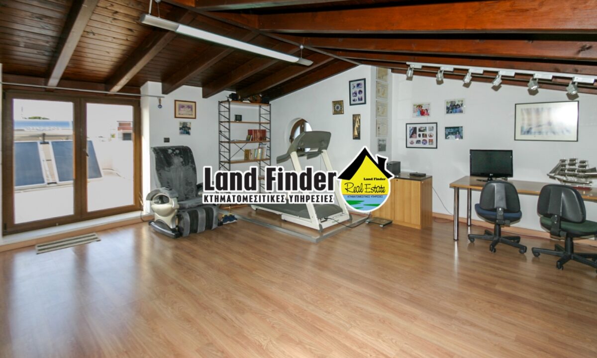 1529_landfinder-5806_thb