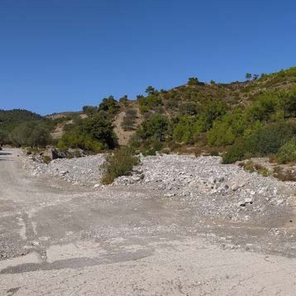 Όροφος:  C1533 ΜΑΣΣΑΡΙ ΠΩΛΕΙΤΑΙ 60.000€ αγροτεμάχιο 12.680 τ.μ +30 6970847459